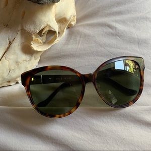 THE ROW X LINDA FARROW Oversized tortoise cat-eye